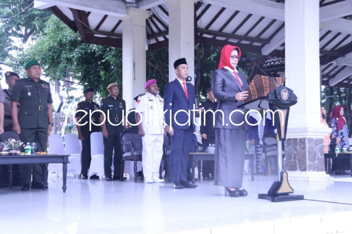 Diguyur Hujan, Pemkab Sidoarjo Tetap Semangat Gelar Upacara Peringatan Hari Otonomi Daerah Ke&nbsp;XXVIII