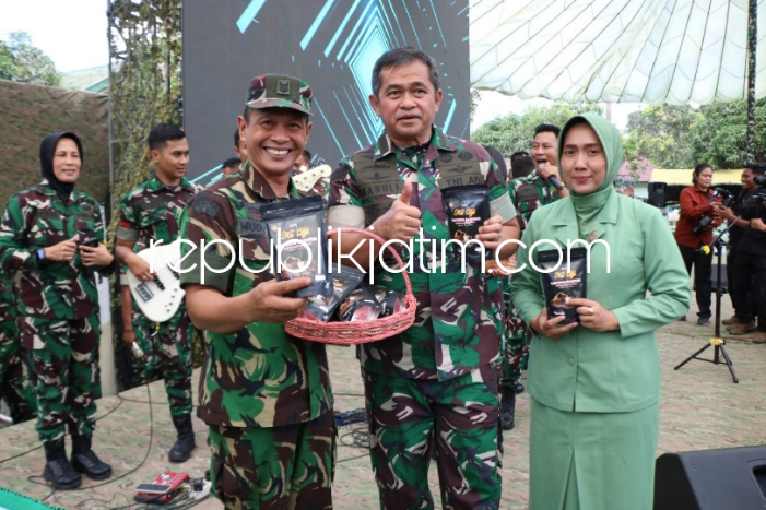 KASAD dan Ketua Umum Persit Rasakan Kelezatan Kopi Babinsa, Produk Unggulan Anggota Kodim 0816 Sidoarjo