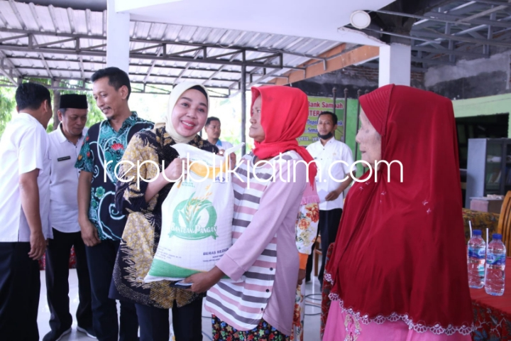 4.794 KPM di Kecamatan Krembung Terima Bantuan Pangan Beras 10 Kilogram dari Pemerintah&nbsp;Pusat