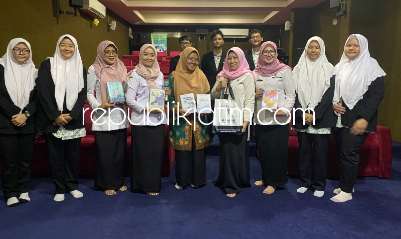 Peringati Hari Buku, Siswa SMA Al Muslim Hibahkan Buku Karya Siswa dan Guru di Perpustakaan&nbsp;Sidoarjo