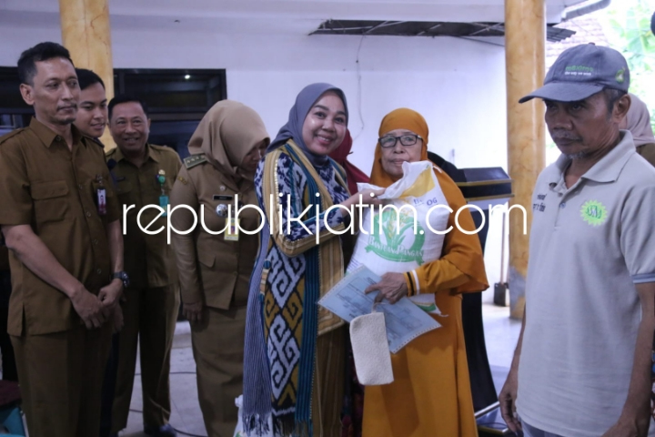 4.342 KPM Kecamatan Gedangan Terima Bantuan Pangan Beras 10 Kilogram Per&nbsp;Penerima