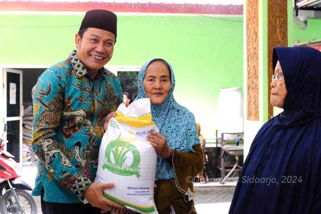 Pemkab Sidoarjo Pastikan Warga Kurang Mampu Taman Dan Waru Terima Bantuan Beras 10&nbsp;Kilogram