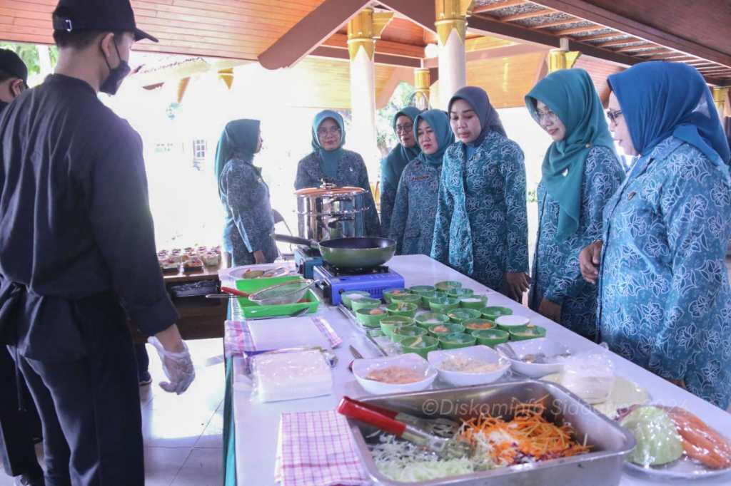 Ibu-Ibu di Sidoarjo Diajari Hidangkan Makanan Sehat dan Higienis Bagi&nbsp;Keluarga