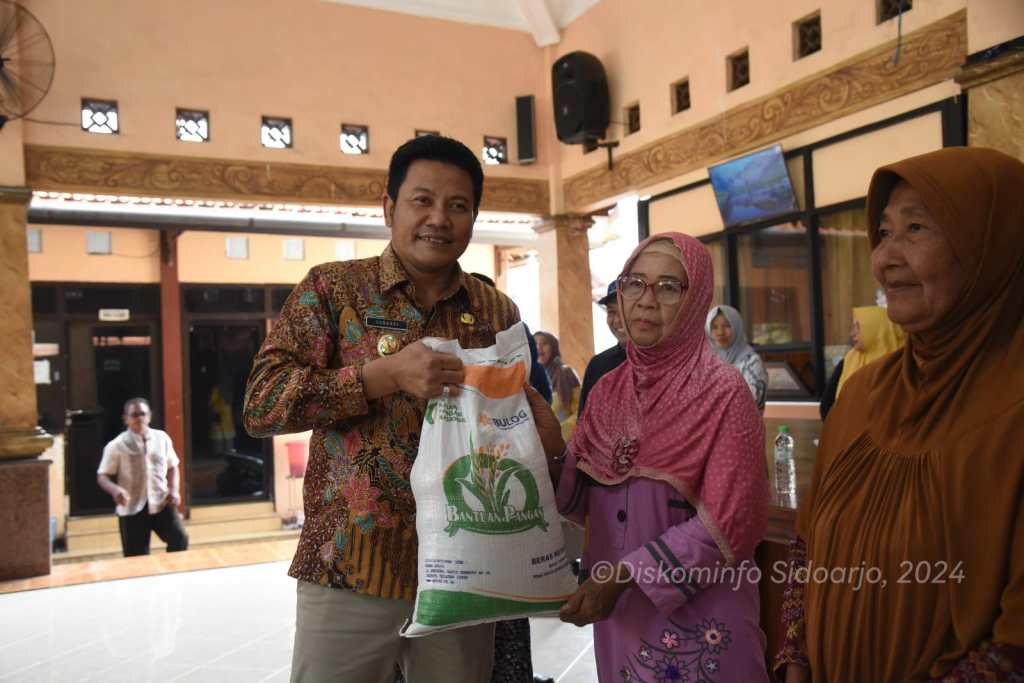 Puji Kades Perjuangkan Warganya Terima Bantuan Beras, Persoalan Irigasi Sawah Hingga Berobat ke Rumah Sakit Bisa Telepon&nbsp;Bupati