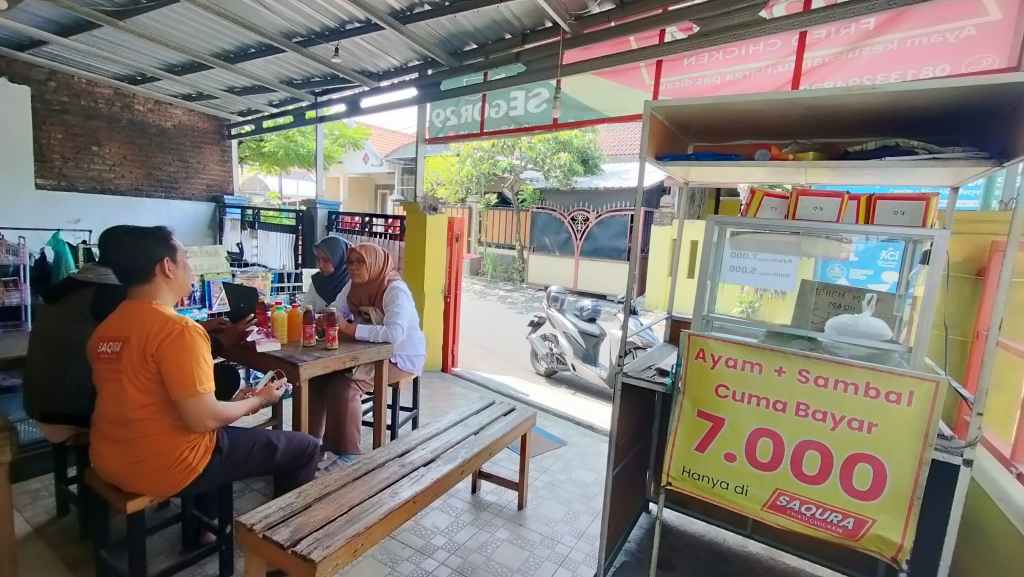 Tim Abdimas Umsida Bantu UMKM Saqura Fried Chicken and Geprek Hitung HPP Gunakan Aplikasi&nbsp;Digital