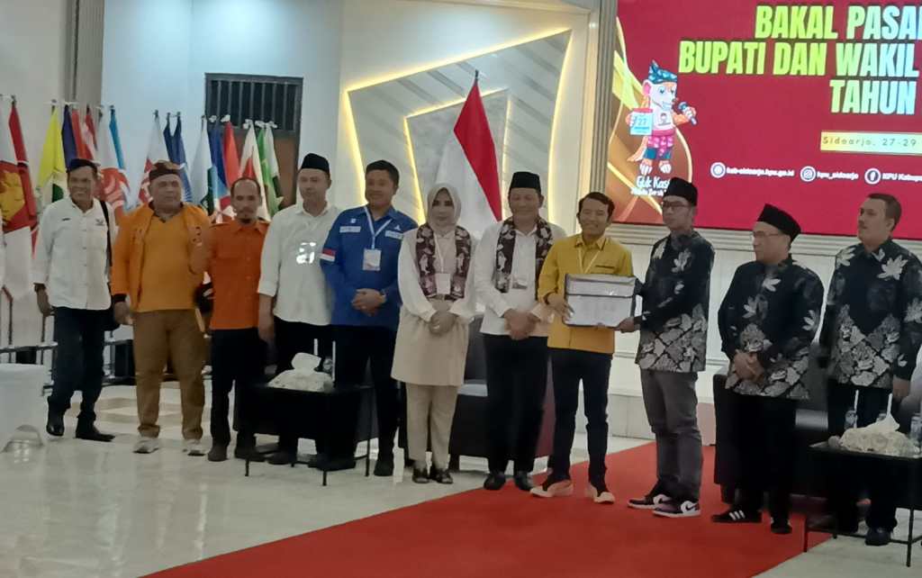 Usung Tagline BAIK, Paslon Subandi dan Mimik Idayana Resmi Mendaftar ke KPU&nbsp;Sidoarjo