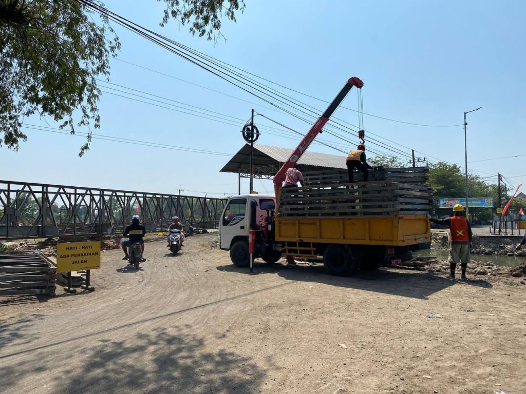 Jembatan Bailey Kedungpeluk Candi Mulai Dirangkai, Ditargetkan Selesai 6 Hari ke&nbsp;Depan