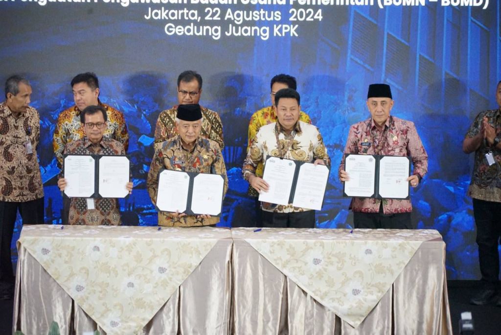 Pemkab Sidoarjo Teken Perjanjian Kerjasama Pengelolaan Sampah dengan BUMN dan BUMD di Gedung&nbsp;KPK