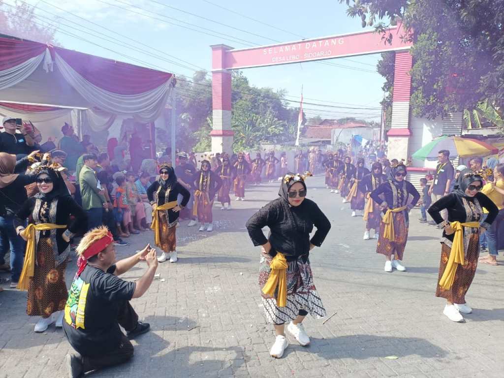 Begini Kemeriahan Karnaval HUT RI ke 79 di Desa Lebo Sidoarjo, Usung Tema Jatim Cetar RT 13 Siap Boyong&nbsp;Juara