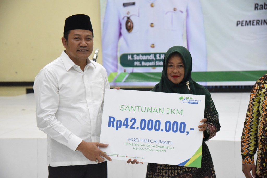 Plt Bupati Bagikan Jaring Pengaman Sosial BPJS Ketenagakerjaan untuk 10.085 RT dan RW se&nbsp;Sidoarjo