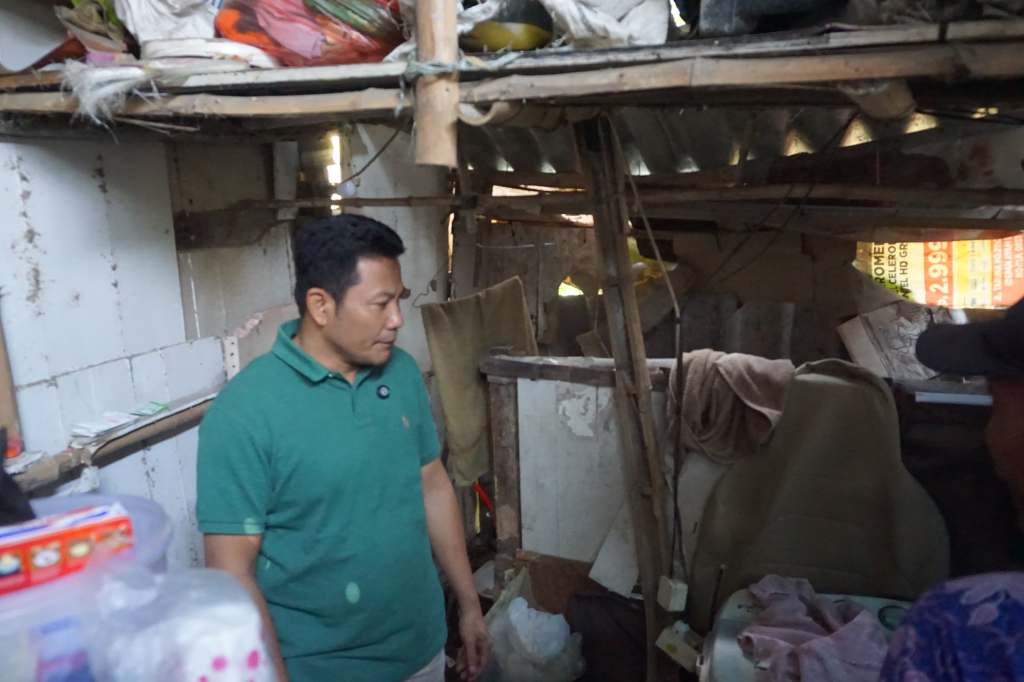 Prihatin Warga Miskin dan Kehilangan Kaki karena Kecelakaan, Plt Bupati Sidoarjo Beri Bantuan dan Rehab&nbsp;RTLH