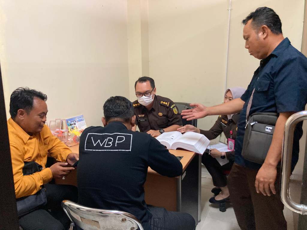 Kanwil DJP Jatim II Serahkan 2 Tersangka Pengemplang Pajak Rp 221 Juta Ke Kejari&nbsp;Bojonegoro