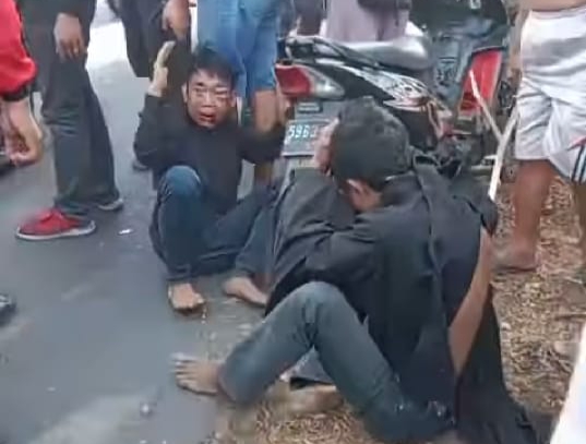 Dua Pencuri Asal Surabaya Babak Belur Dihajar Warga Jabon Sidoarjo Saat Terpergok Gondol Motor Honda&nbsp;Vario